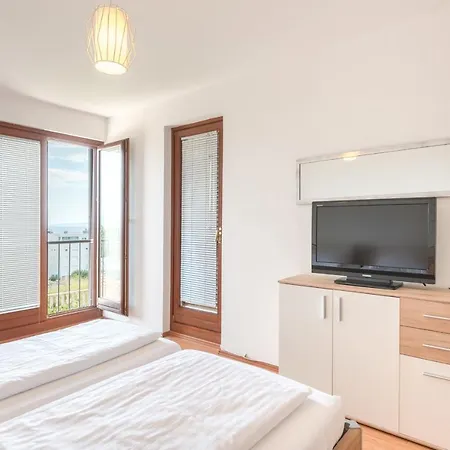 Mrs Brightside Apartment *