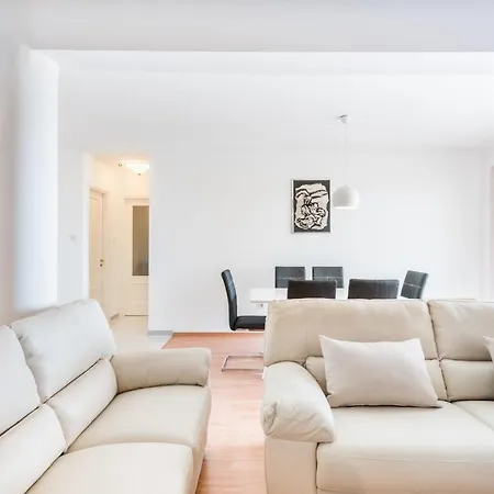 Апартаменти Mrs Brightside Спліт