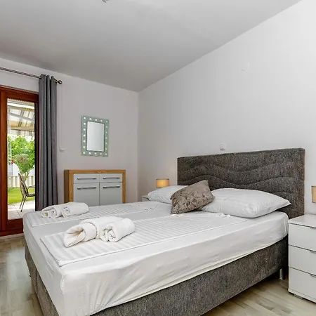 Mrs Brightside Apartment Split