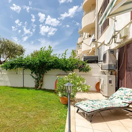 Mrs Brightside Apartment *