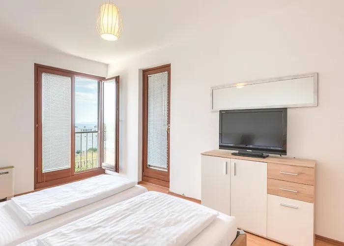 Mrs Brightside Апартаменти *